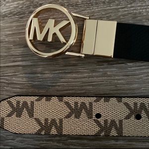 Michael Kors reversible belt